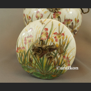 Porcelanowa szkatuła z brązem nenufary i ważki 