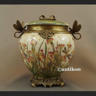 Porcelanowa szkatuła z brązem nenufary i ważki 