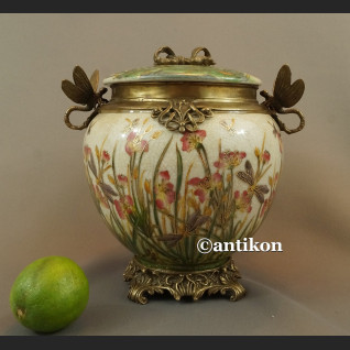 Porcelanowa szkatuła z brązem nenufary i ważki 