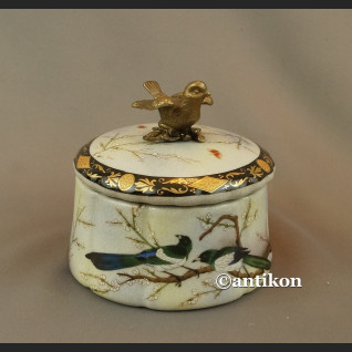 Szkatułka z jaskółkami porcelana z brązem Szkatułka z jaskółkami porcelana z brązem