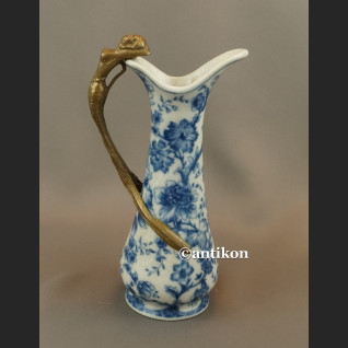 Dzbanek ze wzorem kobaltowym  Dzbanek ze wzorem kobaltowym