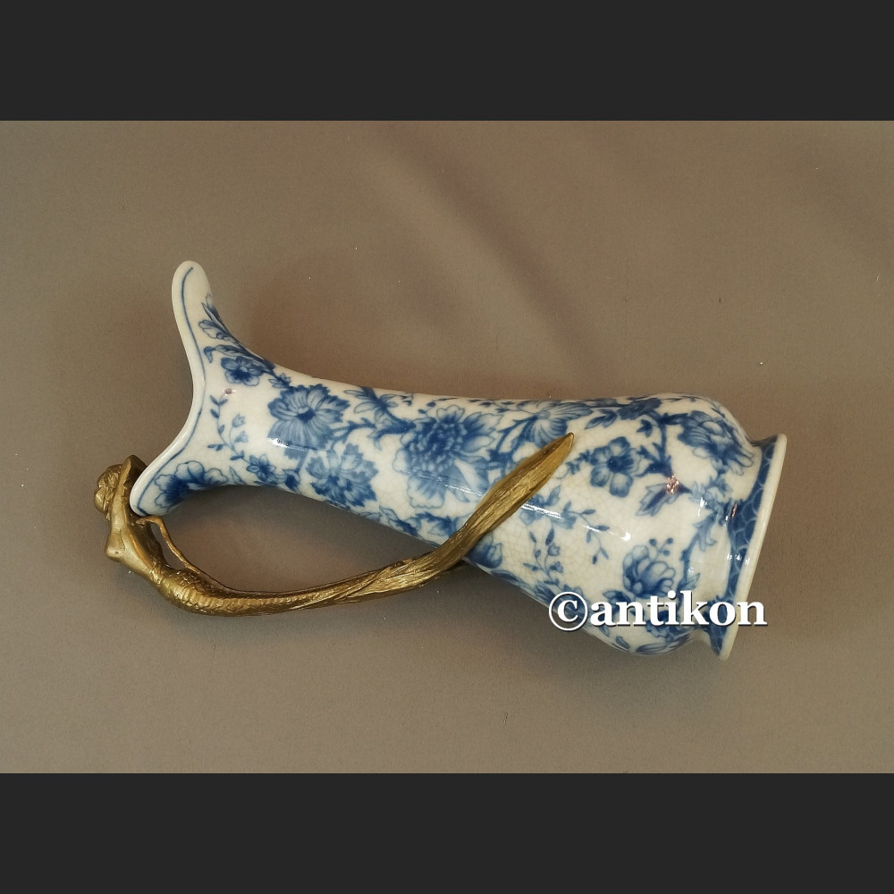 Dzbanek ze wzorem kobaltowym  Dzbanek ze wzorem kobaltowym