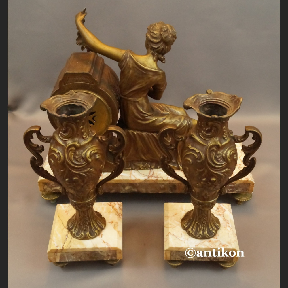 Zegar kominkowy antyk do salonu Francja XIX wiek Zegar kominkowy antyk do salonu Francja XIX wiek