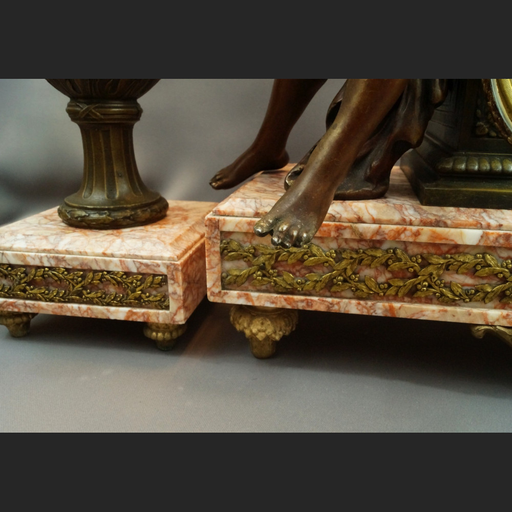 Zegar kominkowy antyk z figurą harfistki Francuz 