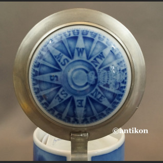 Kufel kobaltem malowany z różą wiatrów 