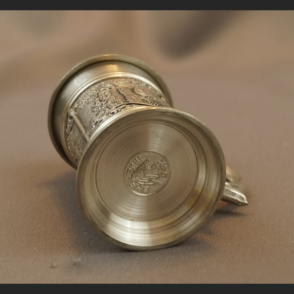 Mini Kufel myśliwski z cyny jelenie Mini Kufel myśliwski z cyny jelenie