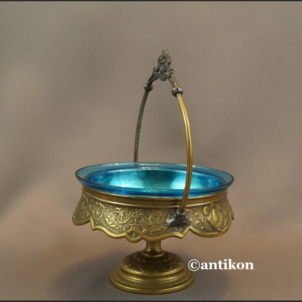 Cukiernica secesyjna z niebieskim szkłem