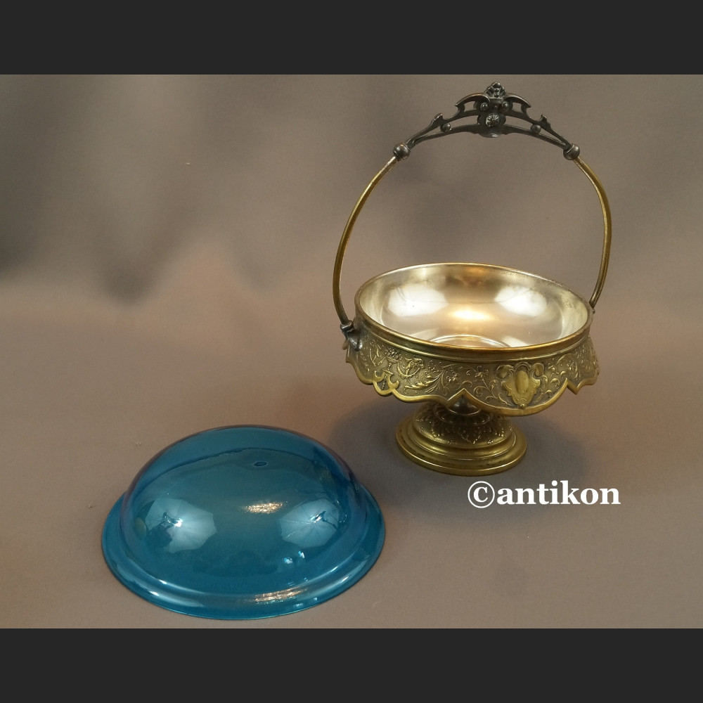 Cukiernica secesyjna z niebieskim szkłem