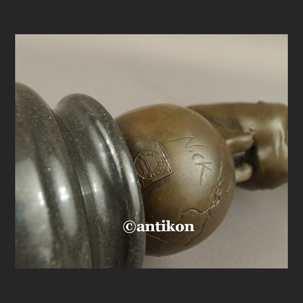 Rzeźba akt kobiety jak Gaja Matka Ziemia 