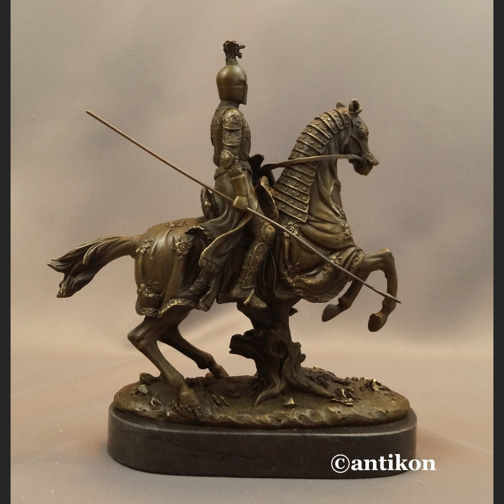 Rycerz w zbroji na koniu kunsztowna rzeźba prawdziwy brąz 