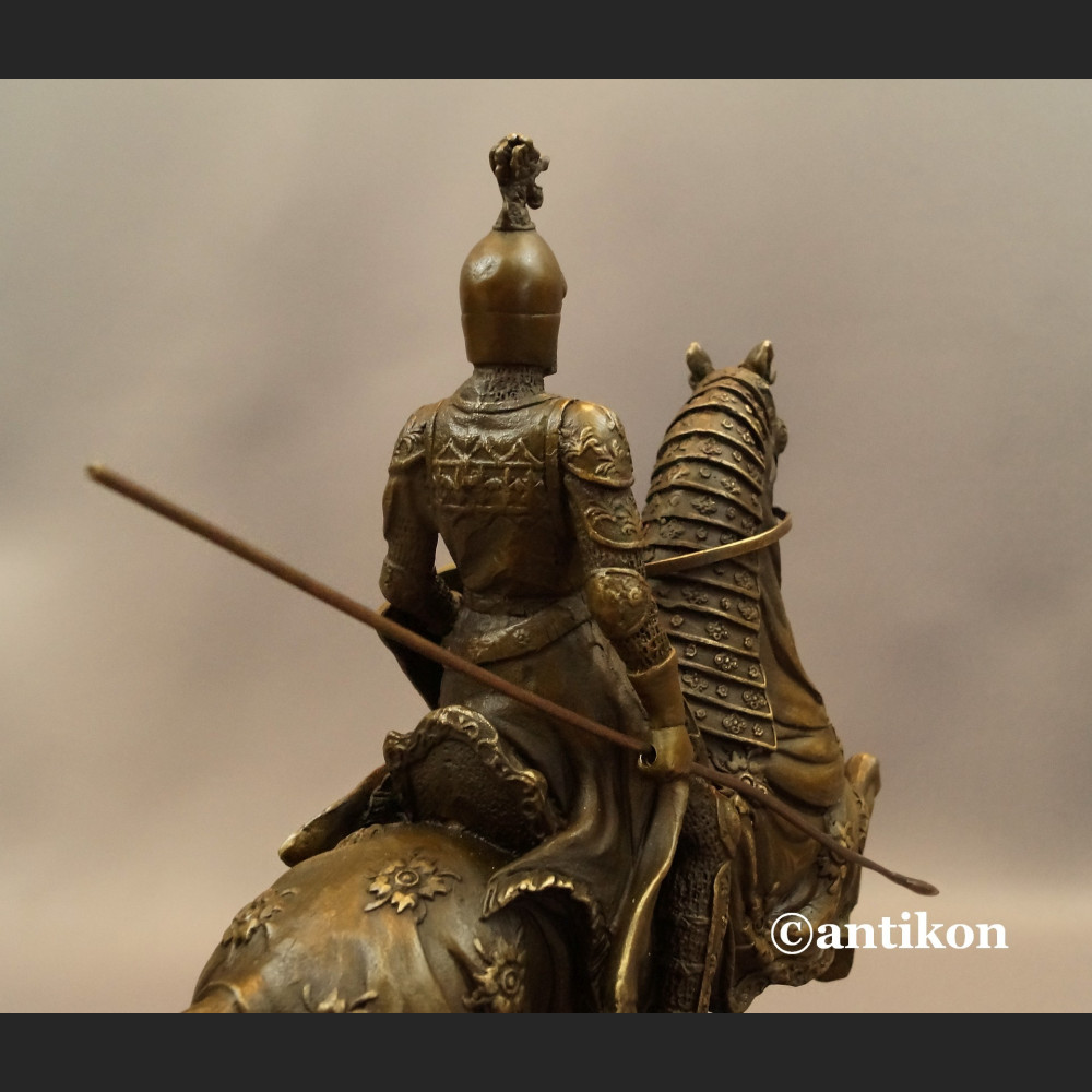 Rycerz w zbroji na koniu kunsztowna rzeźba prawdziwy brąz 