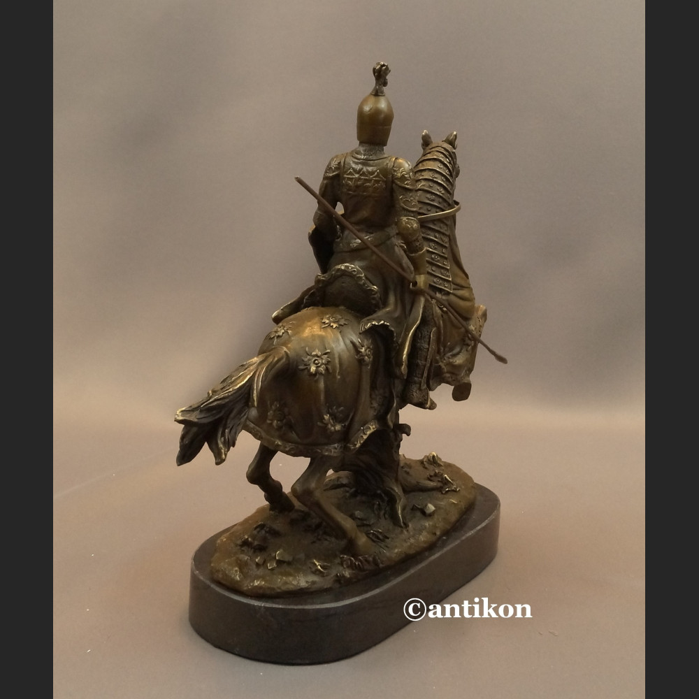 Rycerz w zbroji na koniu kunsztowna rzeźba prawdziwy brąz 