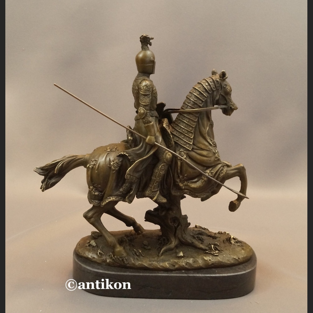 Rycerz w zbroji na koniu kunsztowna rzeźba prawdziwy brąz 