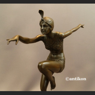 Figurka z brązu tańcząca dziewczyna art deco Figurka z brązu tańcząca dziewczyna art deco