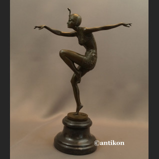 Figurka z brązu tańcząca dziewczyna art deco Figurka z brązu tańcząca dziewczyna art deco