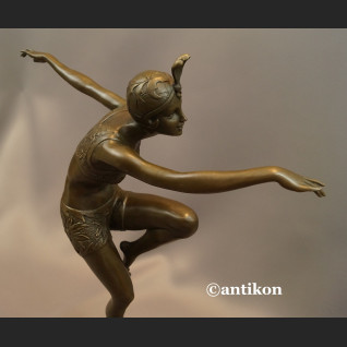 Figurka z brązu tańcząca dziewczyna art deco Figurka z brązu tańcząca dziewczyna art deco