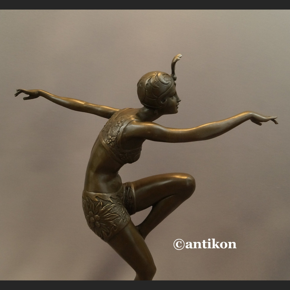 Figurka z brązu tańcząca dziewczyna art deco Figurka z brązu tańcząca dziewczyna art deco