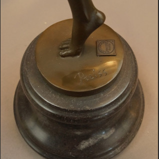 Figurka z brązu tańcząca dziewczyna art deco Figurka z brązu tańcząca dziewczyna art deco