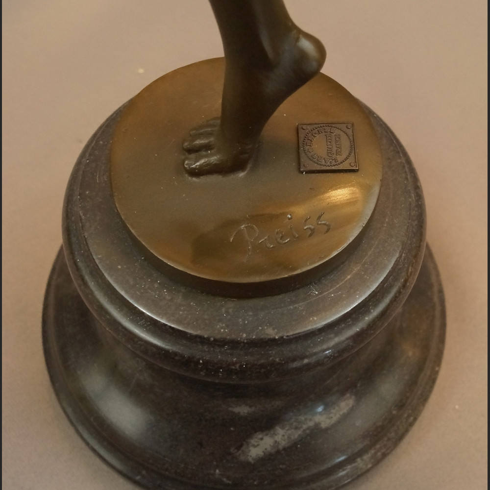 Figurka z brązu tańcząca dziewczyna art deco Figurka z brązu tańcząca dziewczyna art deco