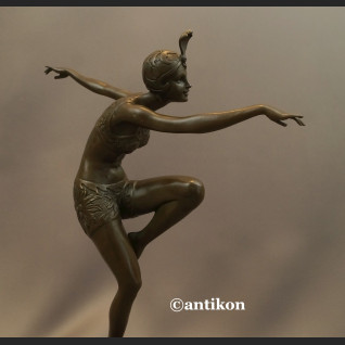 Figurka z brązu tańcząca dziewczyna art deco Figurka z brązu tańcząca dziewczyna art deco