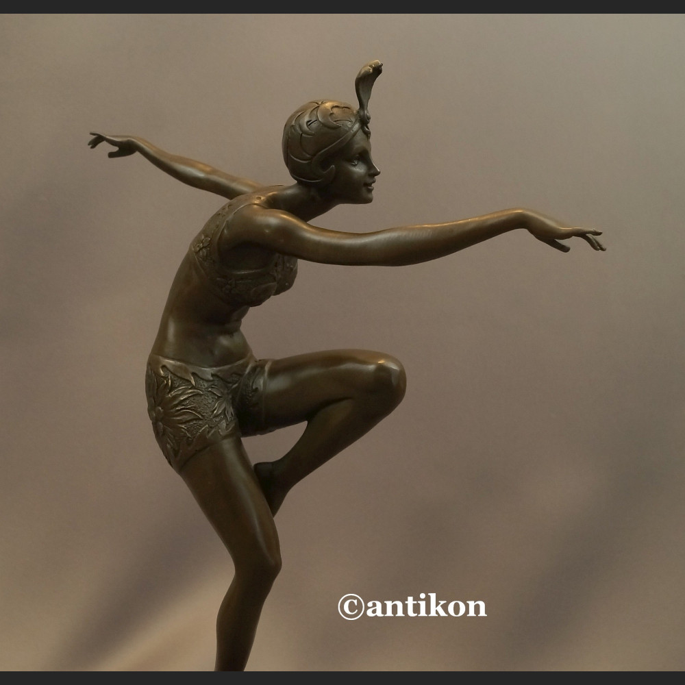 Figurka z brązu tańcząca dziewczyna art deco Figurka z brązu tańcząca dziewczyna art deco