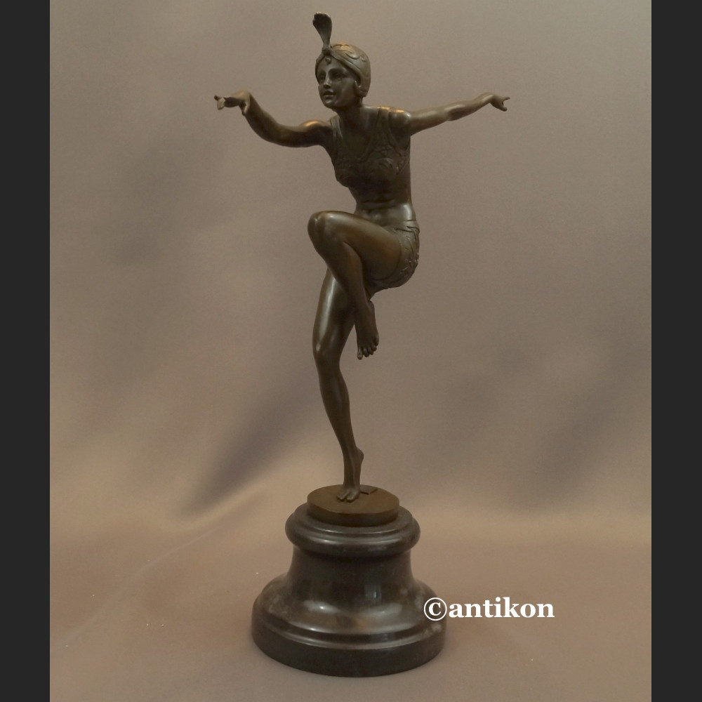 Figurka z brązu tańcząca dziewczyna art deco Figurka z brązu tańcząca dziewczyna art deco