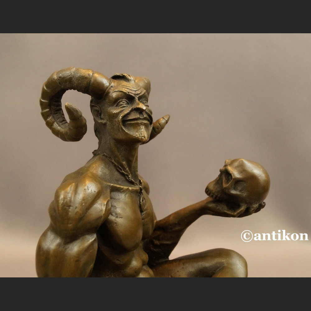 Figurka diabeł z brązu