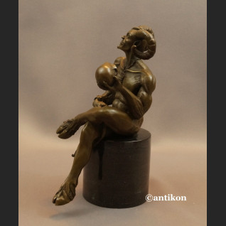 Figurka diabeł z brązu