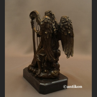 Anioł grający na harfie rzeźba z brązu Anioł grający na harfie rzeźba z brązu