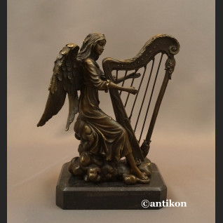 Anioł grający na harfie rzeźba z brązu Anioł grający na harfie rzeźba z brązu
