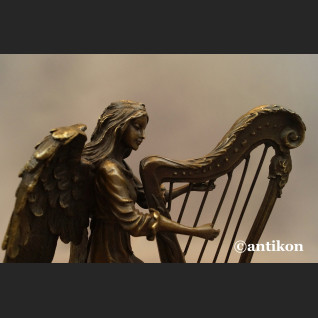 Anioł grający na harfie rzeźba z brązu Anioł grający na harfie rzeźba z brązu