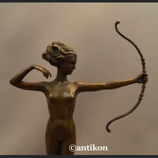 Diana akt z brązu Art Deco dziewczyna z łukiem  Diana akt z brązu Art Deco dziewczyna z łukiem