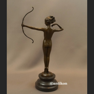Diana akt z brązu Art Deco dziewczyna z łukiem  Diana akt z brązu Art Deco dziewczyna z łukiem