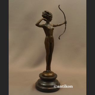 Diana akt z brązu Art Deco dziewczyna z łukiem  Diana akt z brązu Art Deco dziewczyna z łukiem