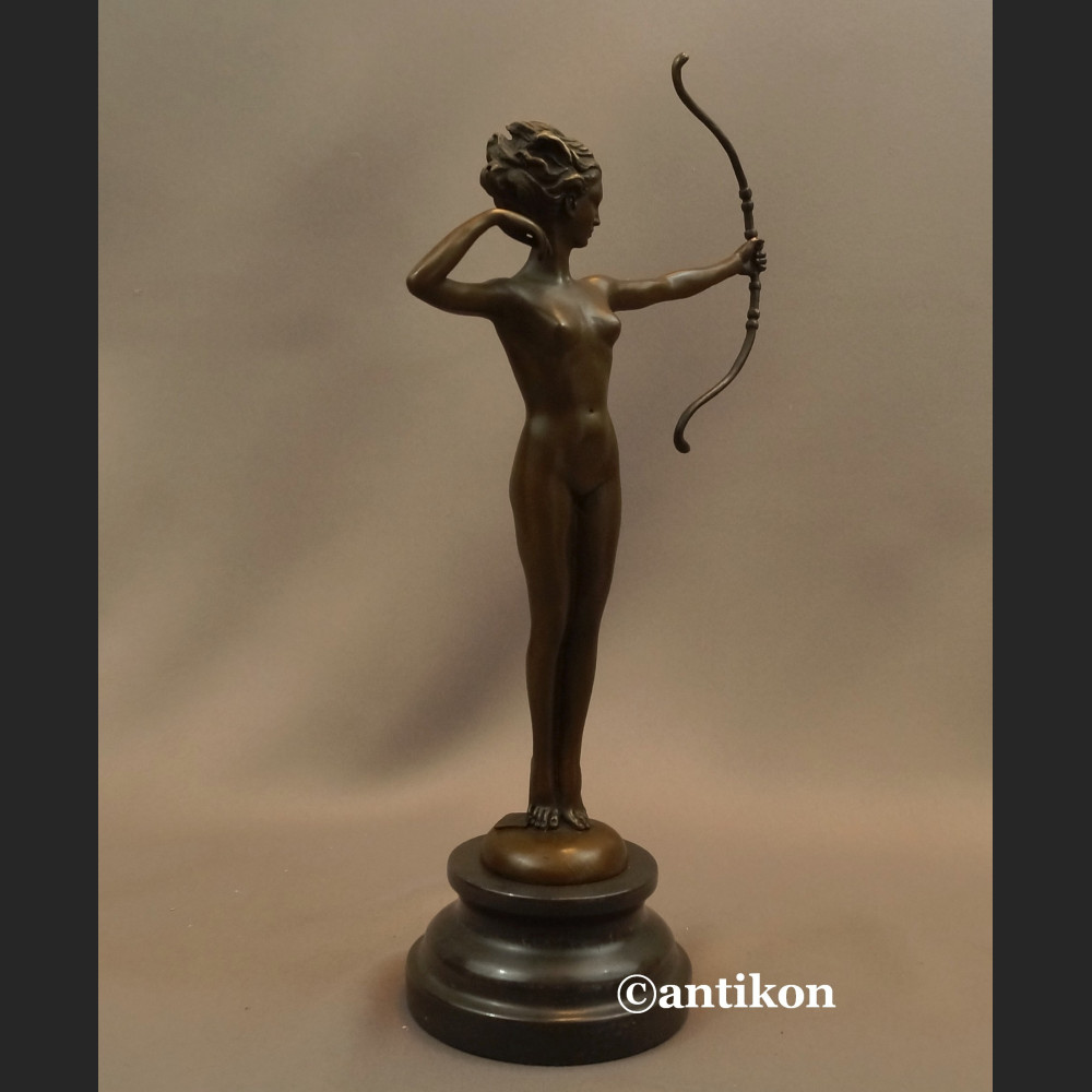 Diana akt z brązu Art Deco dziewczyna z łukiem  Diana akt z brązu Art Deco dziewczyna z łukiem