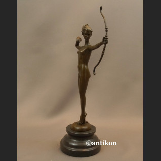 Diana akt z brązu Art Deco dziewczyna z łukiem  Diana akt z brązu Art Deco dziewczyna z łukiem
