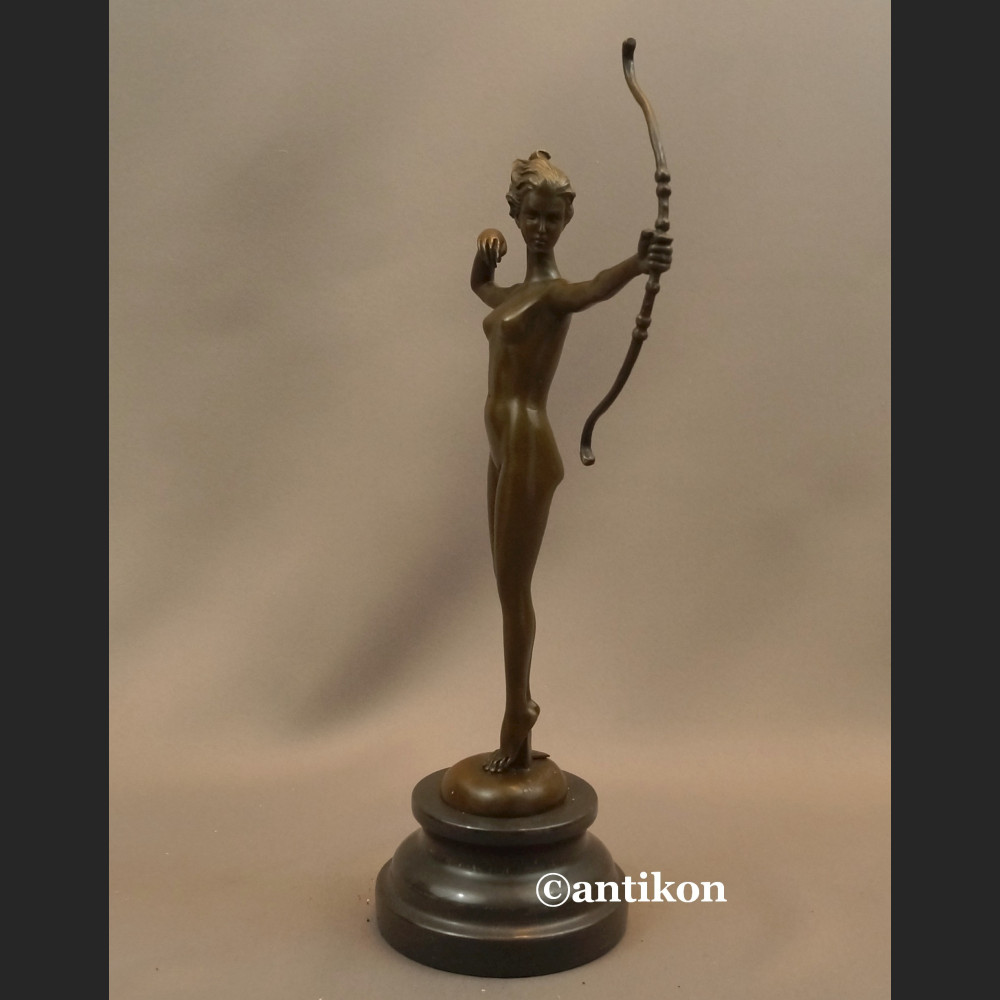 Diana akt z brązu Art Deco dziewczyna z łukiem  Diana akt z brązu Art Deco dziewczyna z łukiem