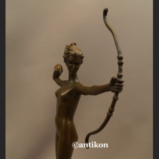Diana akt z brązu Art Deco dziewczyna z łukiem  Diana akt z brązu Art Deco dziewczyna z łukiem