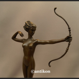 Diana akt z brązu Art Deco dziewczyna z łukiem  Diana akt z brązu Art Deco dziewczyna z łukiem
