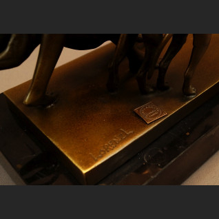 Rzeźba Diana z psami akt z brązu Art Deco  Rzeźba Diana z psami akt z brązu Art Deco