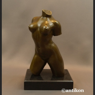 Popiersie kobiety akt rzeźba niezwykła 