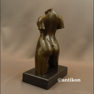 Popiersie kobiety akt rzeźba niezwykła 