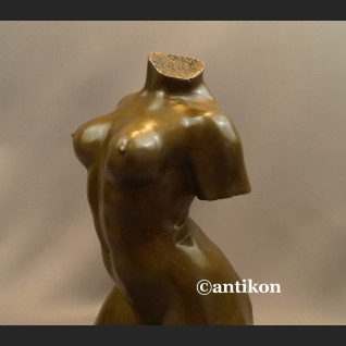 Popiersie kobiety akt rzeźba niezwykła 