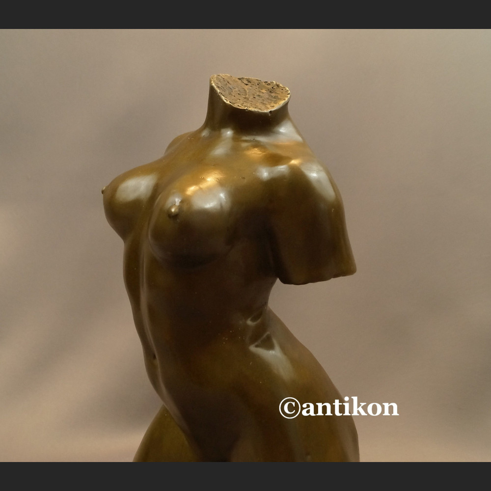 Popiersie kobiety akt rzeźba niezwykła 