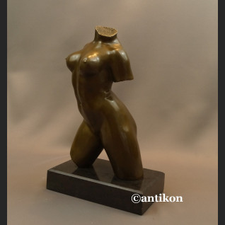 Popiersie kobiety akt rzeźba niezwykła 