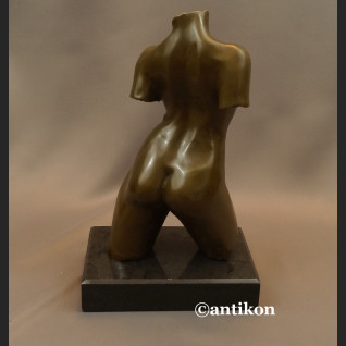 Popiersie kobiety akt rzeźba niezwykła 