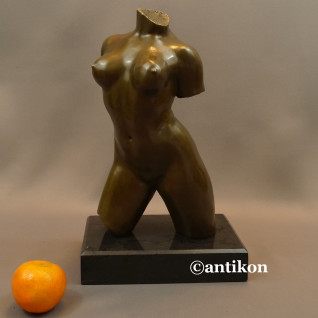 Popiersie kobiety akt rzeźba niezwykła 