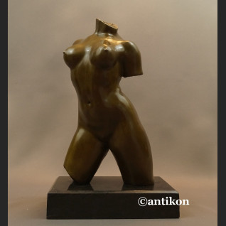 Popiersie kobiety akt rzeźba niezwykła 