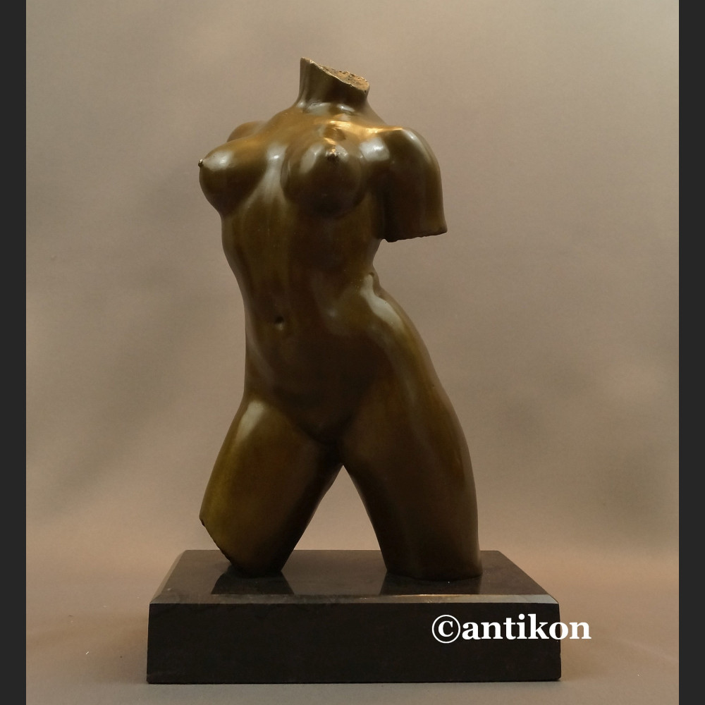 Popiersie kobiety akt rzeźba niezwykła 