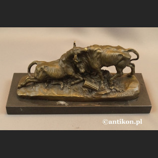 Byk walczący rzeźba z brązu 